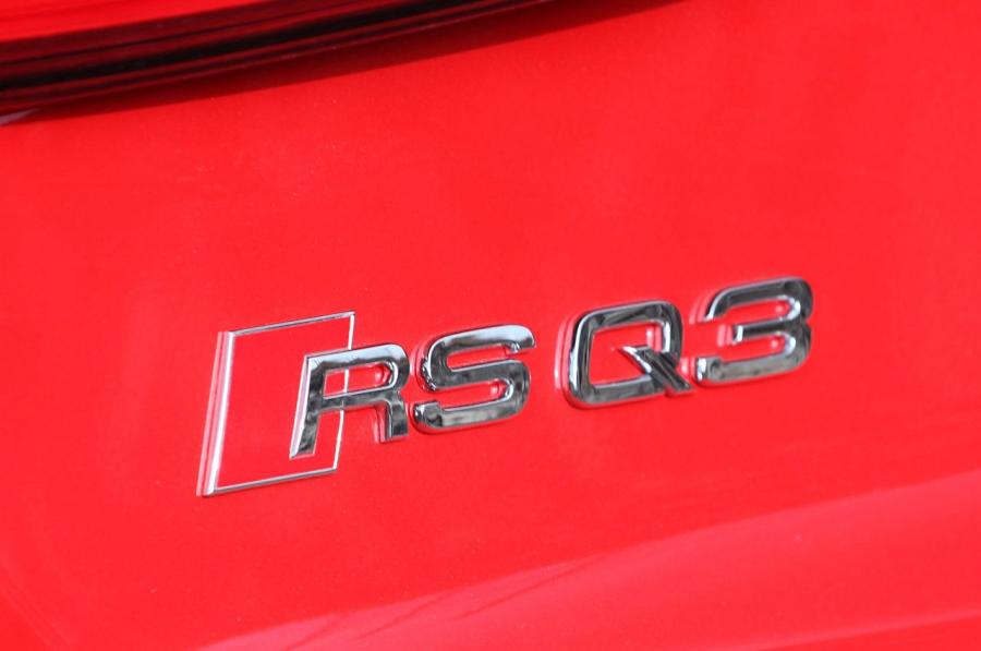 Логотип Audi RS Q3 (8U) 2013 года  (WW) (фото 30 из 76)